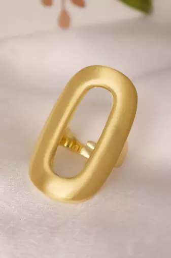 Oval gold tone statement ring