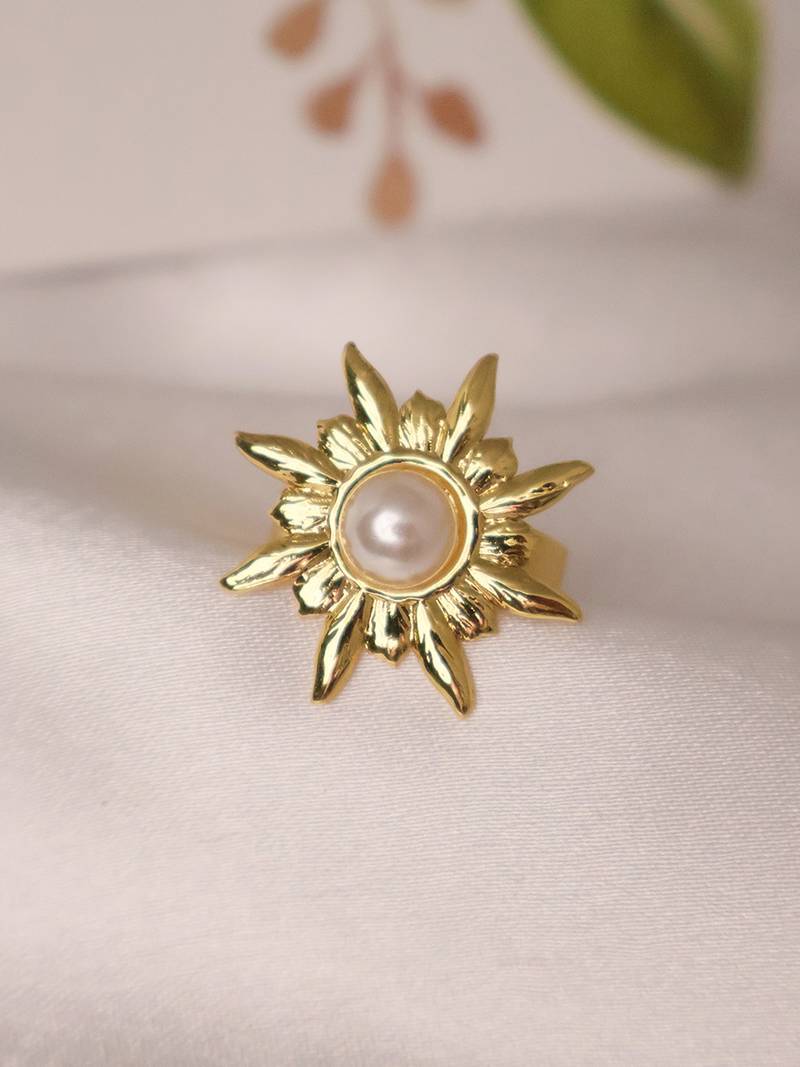 Pearl floral gold tone ring
