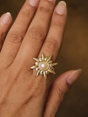 Pearl floral gold tone ring 2