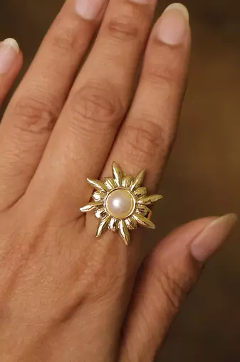 Pearl floral gold tone ring