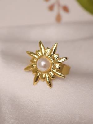 Pearl floral gold tone ring 3