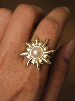 Pearl floral gold tone ring 4
