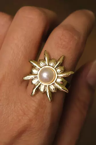 Pearl floral gold tone ring