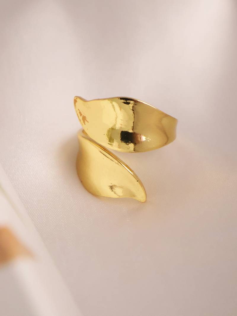 Curved gold tone statement ring