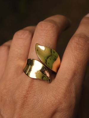 Curved gold tone statement ring 2