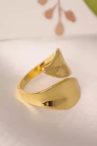 Curved gold tone statement ring