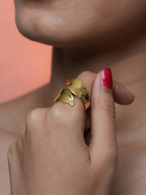 Curved gold tone statement ring 4