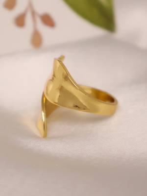 Curved gold tone statement ring 5