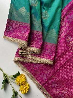 emerald green color zari weaves contrast pallu and designer chaap border silk blend saree 3