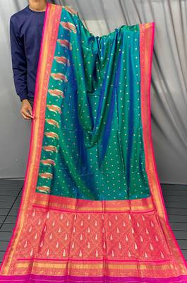 dark green color contrast weaving pallu and border kanchi weaving buttis on border silk blend saree 2