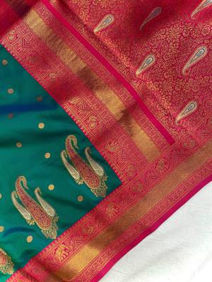 dark green color contrast weaving pallu and border kanchi weaving buttis on border silk blend saree 3