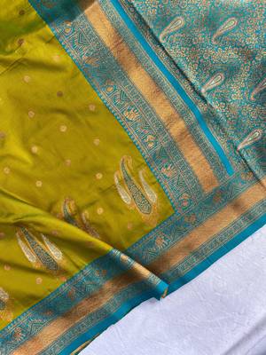 olive green color contrast weaving pallu and border kanchi weaving buttis on border silk blend saree 2