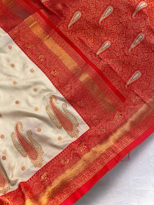 white color contrast weaving pallu and border kanchi weaving buttis on border silk blend saree 3