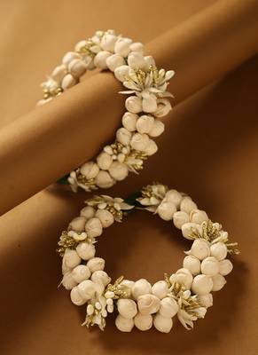 Traditional white jasmine mogra gajra hair accessory with gold touches 1