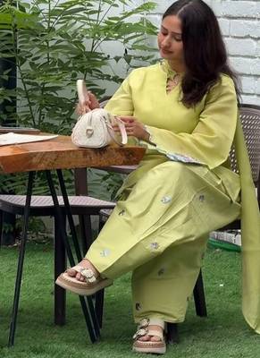 Women's light olive ethnic suit with embroidered sleeves 4