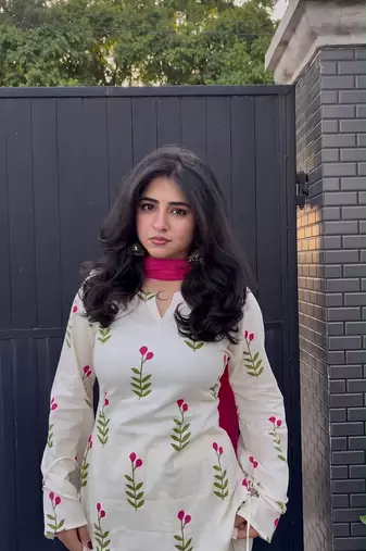 Women floral printed off-white kurti with farshi salwar and rani pink dupatta set