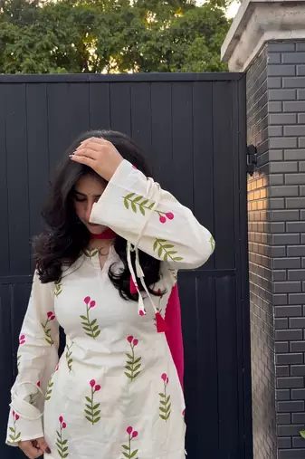 Women floral printed off-white kurti with farshi salwar and rani pink dupatta set
