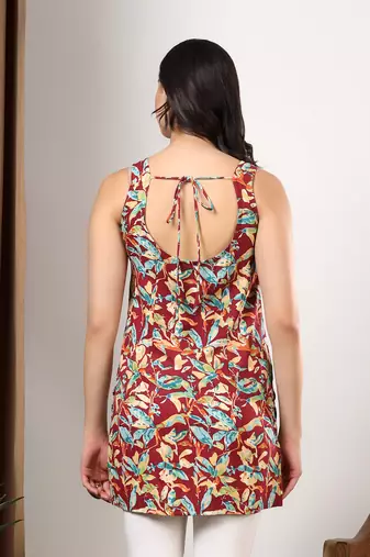 Women maroon tropical leaf printed square neck short kurti with back dori tie-up