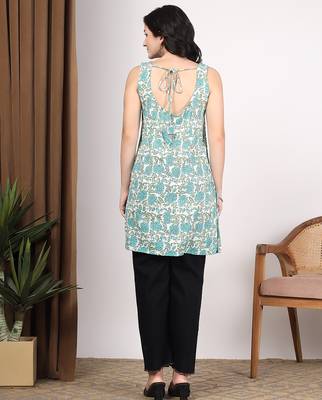 Women green floral printed square neck short kurti with back dori tie-up 2