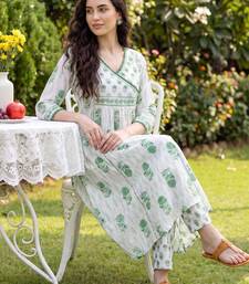 Women Floral Printed Angrakha Pure Cotton Kurta with Trousers