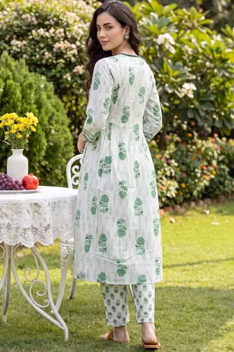 Women Floral Printed Angrakha Pure Cotton Kurta with Trousers