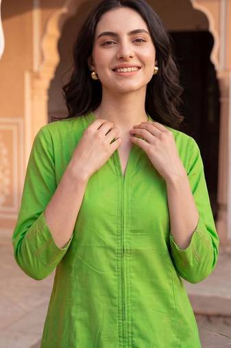 Women Regular Thread Work Kurta with Trousers