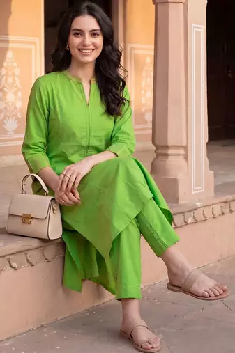 Women Regular Thread Work Kurta with Trousers