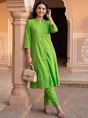 Women Regular Thread Work Kurta with Trousers 5