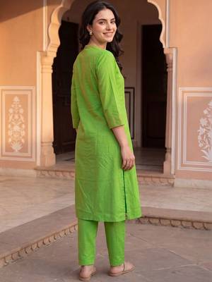 Women Regular Thread Work Kurta with Trousers 6