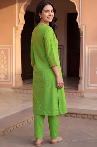 Women Regular Thread Work Kurta with Trousers