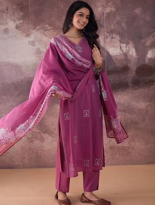 Floral Printed Regular Thread Work Pure Cotton Kurta With Trousers & Dupatta 3