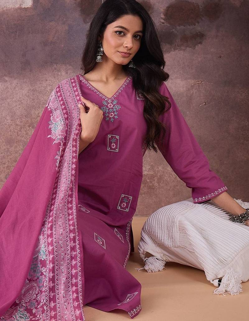 Floral Printed Regular Thread Work Pure Cotton Kurta With Trousers & Dupatta