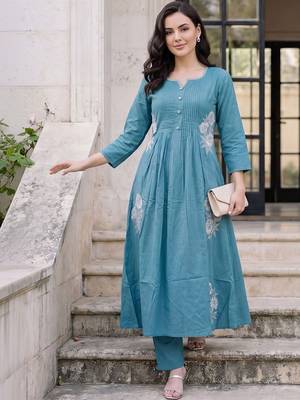 Women Floral Embroidered Empire Thread Work Pure Cotton Kurta with Trousers 3