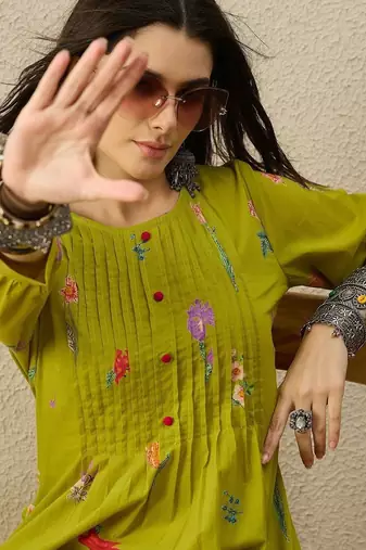Women Floral Embroidered Regular Thread Work Pure Cotton Kurta with Trousers