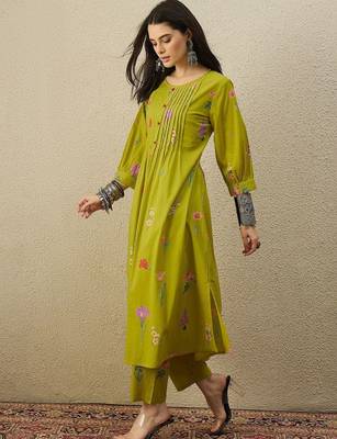Women Floral Embroidered Regular Thread Work Pure Cotton Kurta with Trousers 4