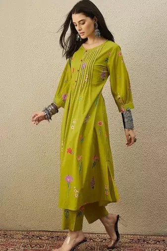 Women Floral Embroidered Regular Thread Work Pure Cotton Kurta with Trousers