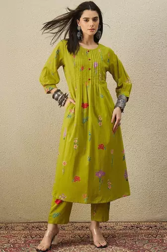 Women Floral Embroidered Regular Thread Work Pure Cotton Kurta with Trousers