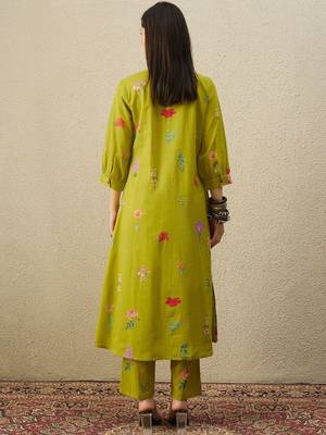 Women Floral Embroidered Regular Thread Work Pure Cotton Kurta with Trousers 6