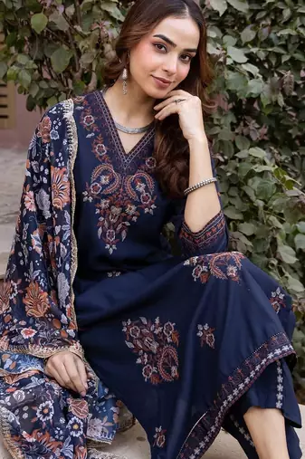 Women Ethnic Motifs Embroidered Regular Thread Work Kurta with Trousers & With Dupatta