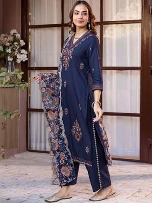 Women Ethnic Motifs Embroidered Regular Thread Work Kurta with Trousers & With Dupatta 2