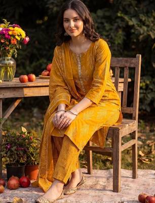 Women Ethnic Motifs Printed Regular Gotta Patti Linen Kurta with Trousers & With Dupatta 1