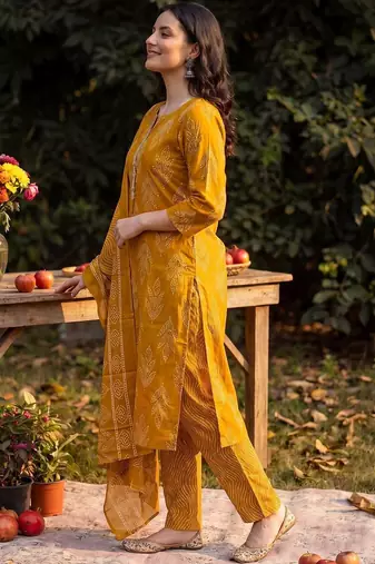 Women Ethnic Motifs Printed Regular Gotta Patti Linen Kurta with Trousers & With Dupatta