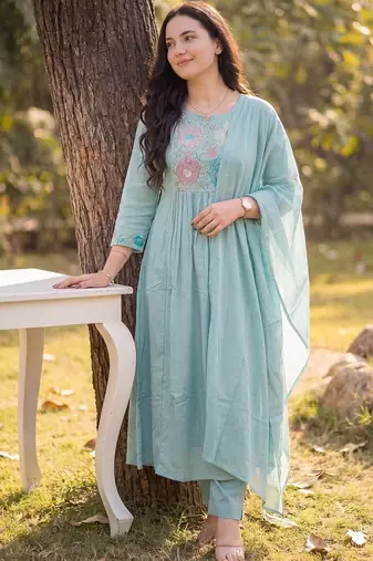 Women Floral Embroidered Thread Work Pure Cotton Kurta With Trousers & Dupatta