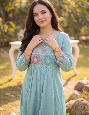 Women Floral Embroidered Thread Work Pure Cotton Kurta With Trousers & Dupatta 2