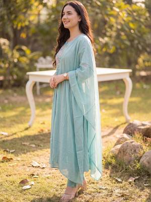 Women Floral Embroidered Thread Work Pure Cotton Kurta With Trousers & Dupatta 3