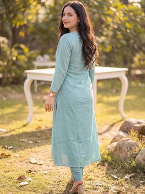 Women Floral Embroidered Thread Work Pure Cotton Kurta With Trousers & Dupatta 4