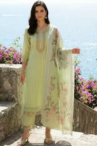 Women Floral Embroidered Regular Thread Work Pure Cotton Kurta with Trousers & With Dupatta