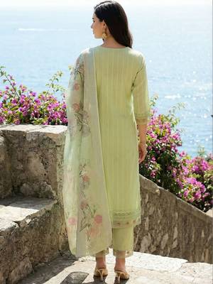 Women Floral Embroidered Regular Thread Work Pure Cotton Kurta with Trousers & With Dupatta 6