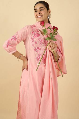 Women Floral Embroidered Panelled Thread Work Kurta with Trousers & Dupatta