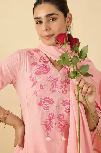 Women Floral Embroidered Panelled Thread Work Kurta with Trousers & Dupatta